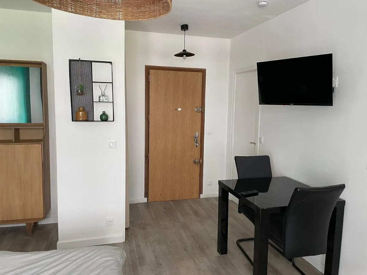 Studio Hypercentre 27M2 Avec Balcon Et Parking Aix-les-Bains Appartement