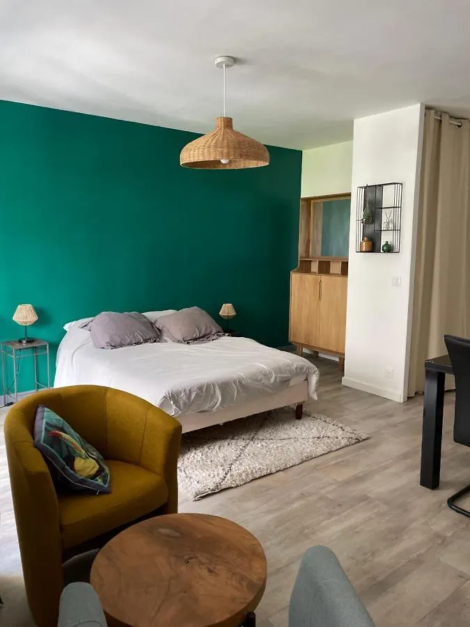Studio Hypercentre 27M2 Avec Balcon Et Parking Aix-les-Bains