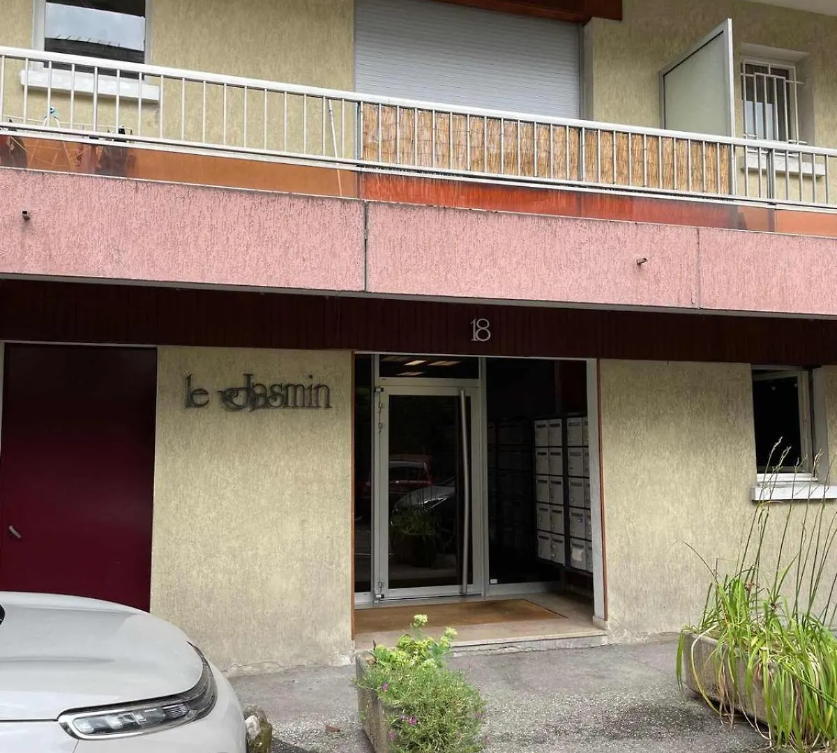 Studio Hypercentre 27M2 Avec Balcon Et Parking Aix-les-Bains